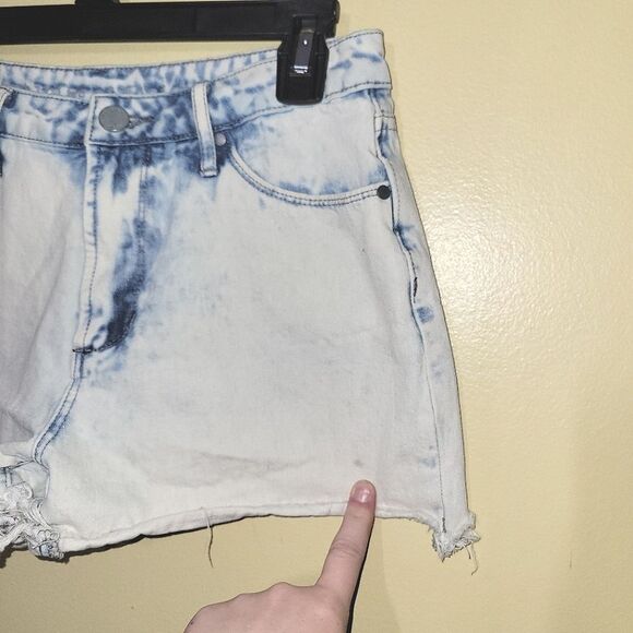 Articles of Society Light Acid Wash Midrise Jean Shorts 26 - Picture 5 of 11